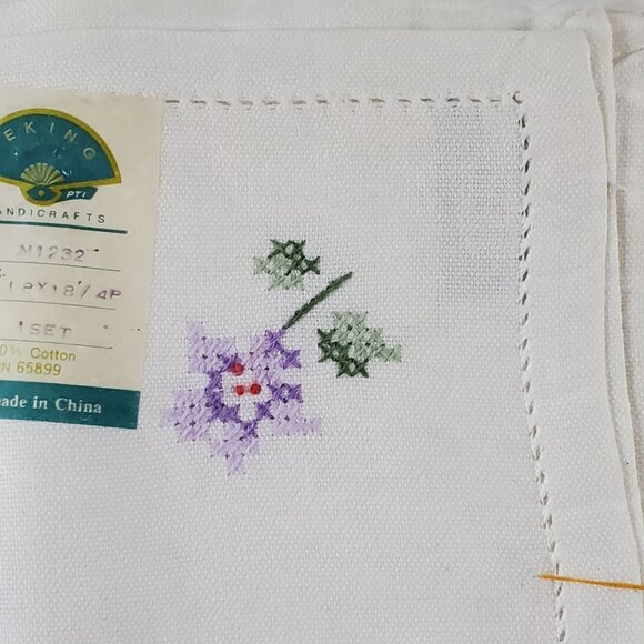 VTG Peking Handcrafts 18" Cotton Napkins Set Of 4 With Embroidery 100% Cotton - Picture 4 of 10